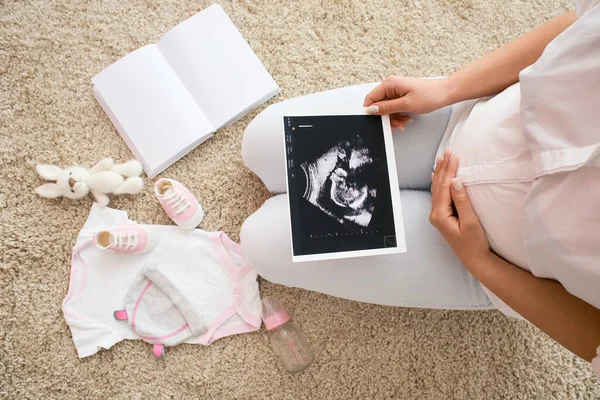 Pregnant Woman Sonogram Image Baby Accessories Floor — Stock Photo, Image