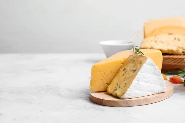 Board Tasty Cheese Light Background — Stock Photo, Image