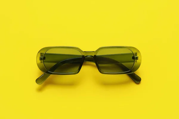 Stylowe Okulary Przeciwsłoneczne Tle Koloru — Zdjęcie stockowe