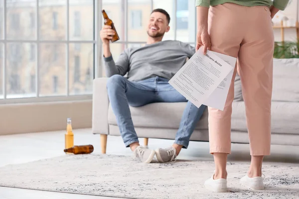 Woman Divorce Decree Drinking Man Home — Stock Photo, Image