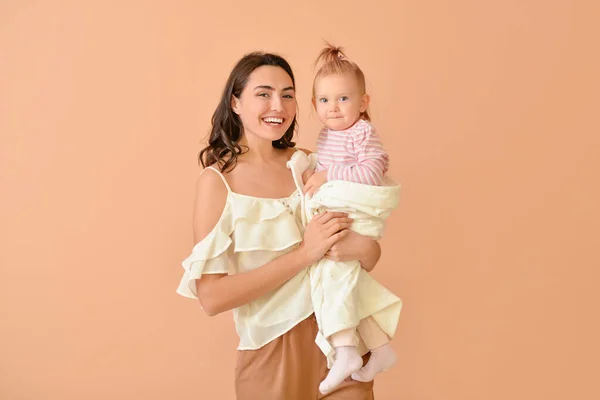 Happy Woman Her Little Daughter Color Background — Stock Photo, Image