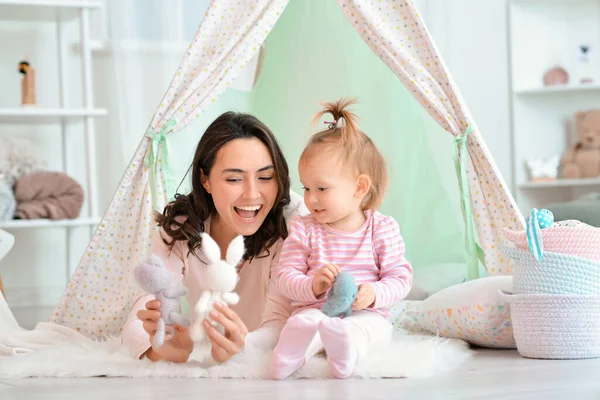 Happy Woman Her Little Daughter Playing Wigwam Home — Stock Photo, Image