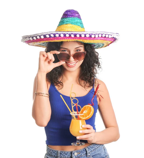 Mulher Bonita Chapéu Sombrero Com Suco Laranja Fundo Branco — Fotografia de Stock