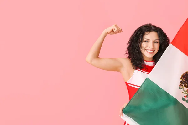 Hermosa Animadora Con Bandera Mexicana Sobre Fondo Color —  Fotos de Stock