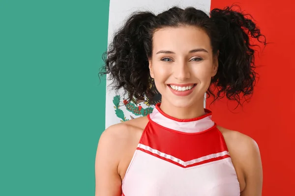 Hermosa Animadora Contra Bandera Mexicana — Foto de Stock