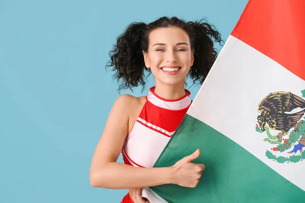 Piękna Cheerleaderka Meksykańską Flagą Tle Koloru — Zdjęcie stockowe