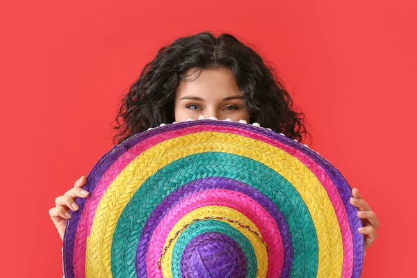 Mulher Bonita Com Chapéu Sombrero Fundo Cor — Fotografia de Stock