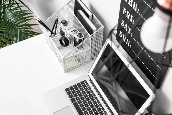 Organizer Photo Camera Laptop Table — Stock Photo, Image