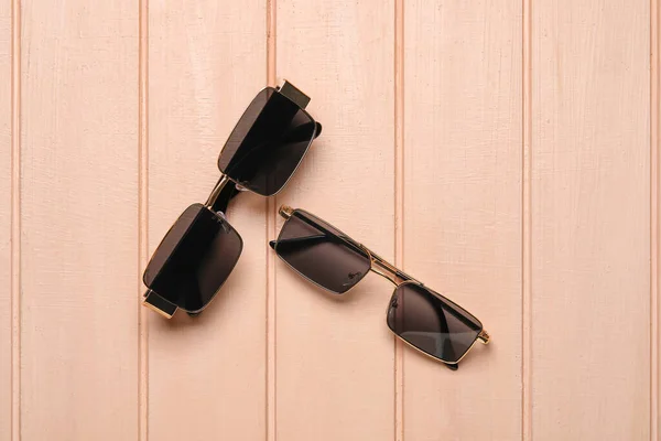 Different Modern Sunglasses Color Wooden Background — Stock Photo, Image