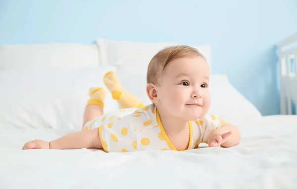 Lindo Bebé Acostado Cama Primer Plano —  Fotos de Stock