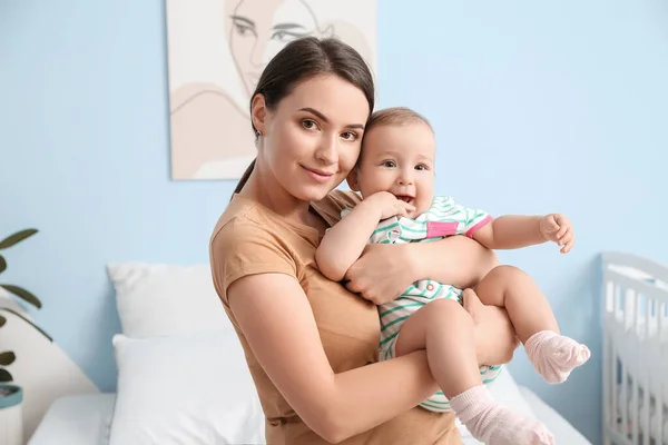 Madre Con Lindo Bebé Casa —  Fotos de Stock
