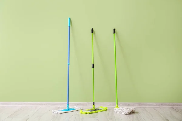Floor Mops Color Wall — Stock Photo, Image