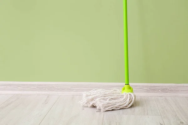 Bodenwischer Der Nähe Der Wand — Stockfoto