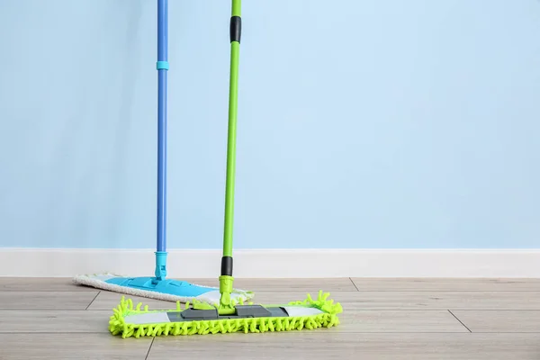 Floor Mops Color Wall — Stock Photo, Image