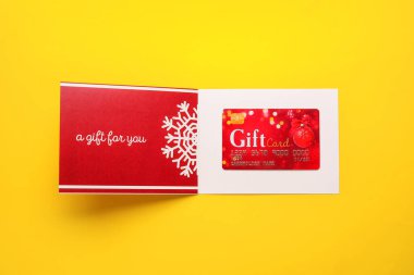 Renk arkaplanına hediye kartı