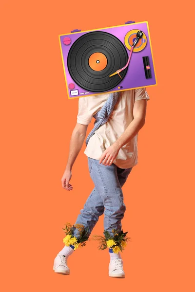 Stylish Man Vinyl Record Player Instead Head Color Background — ストック写真