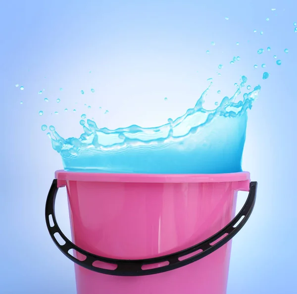 Plastic Bucket Water Splashes Color Background — Zdjęcie stockowe