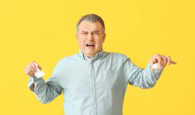 Senior man with food allergy on color background