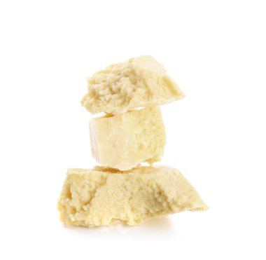 Beyaz arkaplanda kakao yağı parçaları