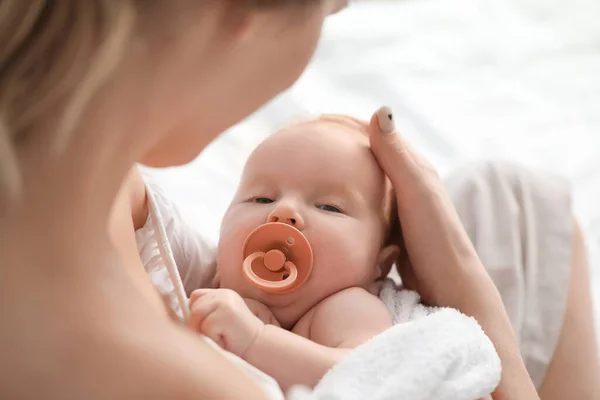 Happy Mother Cute Little Baby Bed Home Closeup — Stock Photo, Image