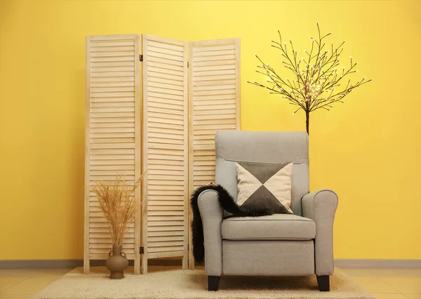 Comfortable Armchair Folding Screen Color Wall — Foto de Stock