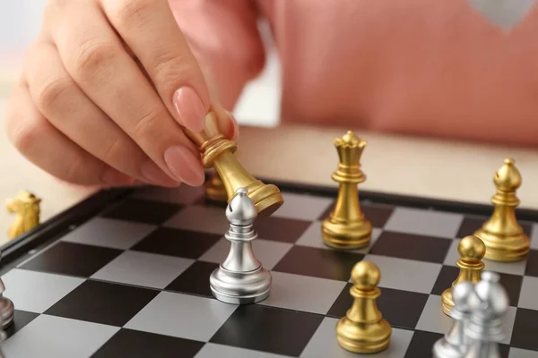 Woman Playing Chess Table Closeup — Stock Photo, Image