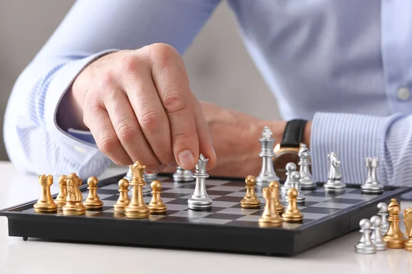 Man Playing Chess White Table — Stock Photo, Image