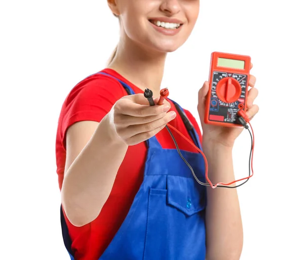 Jonge Vrouwelijke Elektricien Met Multimeter Witte Achtergrond — Stockfoto