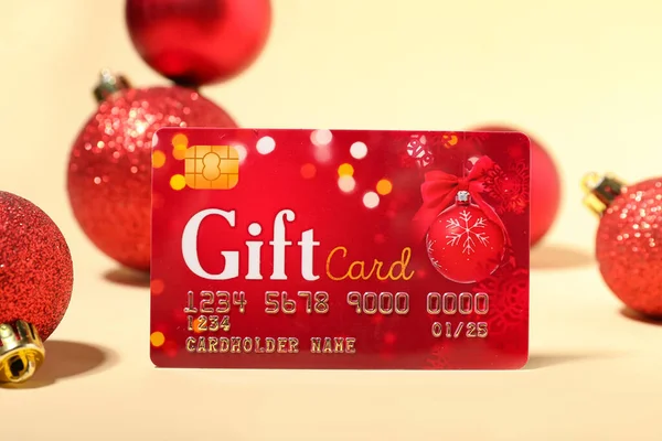 ギフトカードと色の背景のクリスマスの装飾 — ストック写真