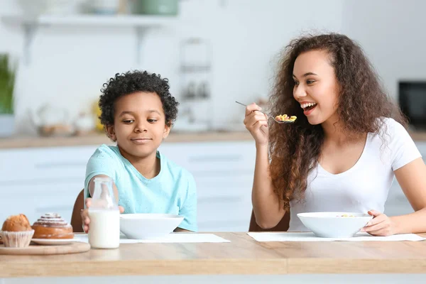 Little Boy Mother Eating Cornflakes Home — Stock Photo, Image