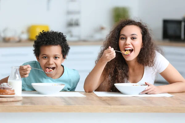 Little Boy Mother Eating Cornflakes Home — Stock Photo, Image