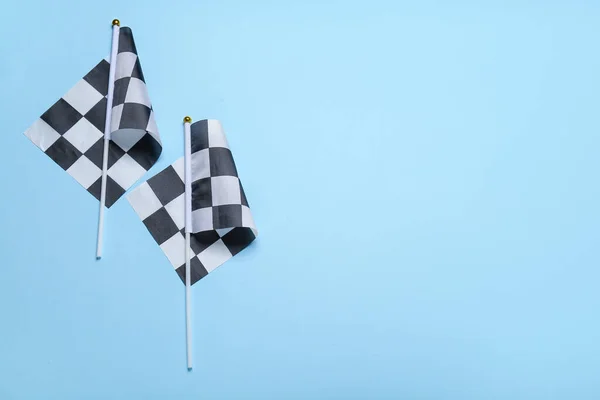 颜色背景上的赛车旗 — 图库照片