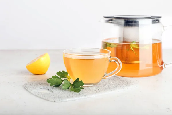 Théière Tasse Thé Chaud Persil Citron Sur Fond Clair — Photo