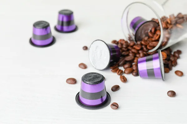 Koffie Capsules Witte Tafel — Stockfoto