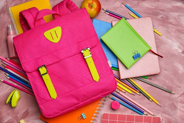 Sac Dos Scolaire Papeterie Sur Fond Couleur — Photo