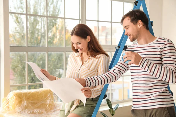 Glückliches Junges Paar Plant Reparatur Neuen Haus — Stockfoto