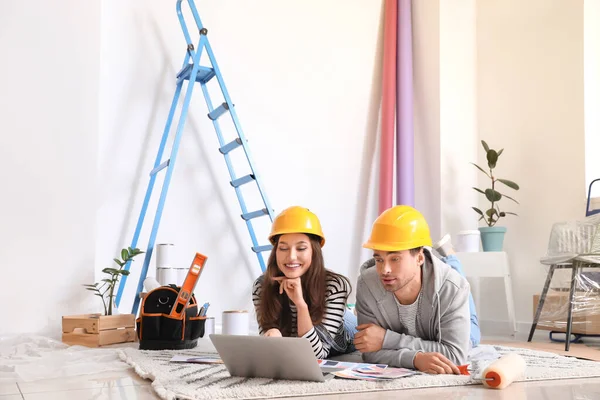 Happy Young Couple Palette Samples Laptop Planning Repair New House — Stock Photo, Image