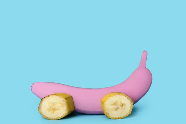 Composizione Creativa Con Banana Dipinta Sfondo Colori — Foto Stock