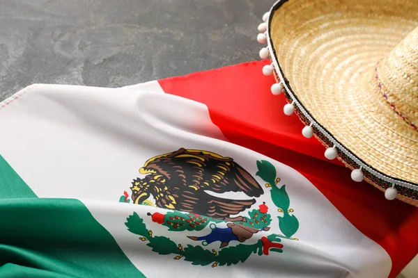 Bandeira Mexicana Chapéu Sombrero Fundo Escuro Close — Fotografia de Stock