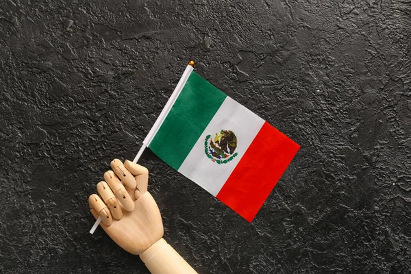 Mano Madera Con Bandera Mexicana Sobre Fondo Oscuro Primer Plano —  Fotos de Stock