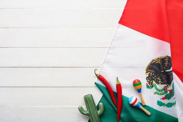 Bandera Mexicana Chiles Maracas Cactus Decorativos Sobre Fondo Madera Clara —  Fotos de Stock
