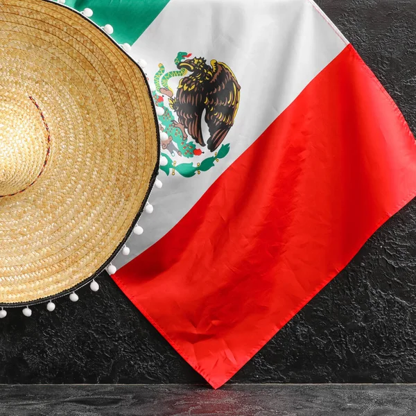 Bandera Mexicana Sombrero Sombrero Sobre Fondo Oscuro —  Fotos de Stock