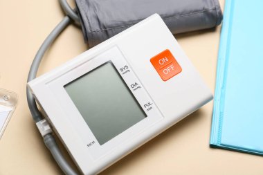 Renk arkaplanı üzerine modern sfinometre