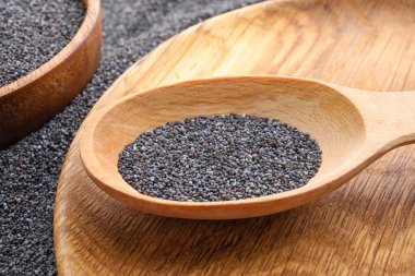 Haşhaş tohumlu kaşık, yakın plan.