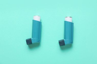 Renk arkaplanındaki modern solunum aygıtları