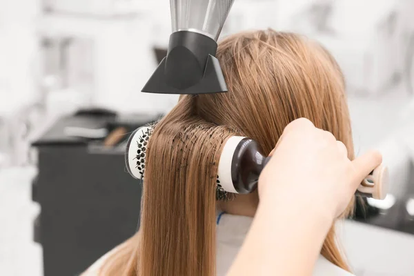 Female Hairdresser Blow Drying Hair Client Beauty Salon Closeup — Stock Photo, Image