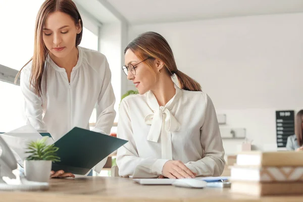 Female Accountants Working Office — Stock Photo, Image