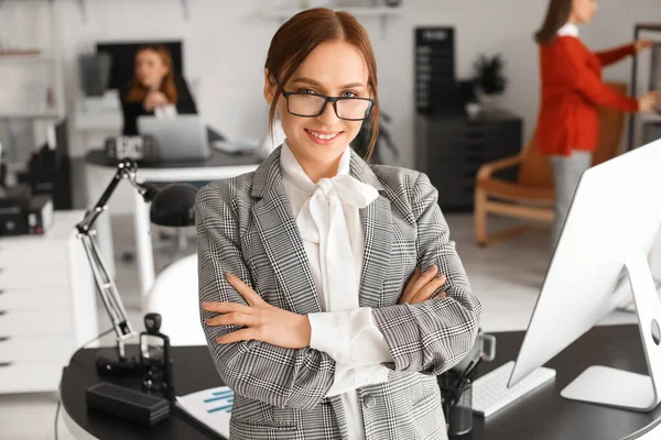 Femme Comptable Travaillant Bureau — Photo