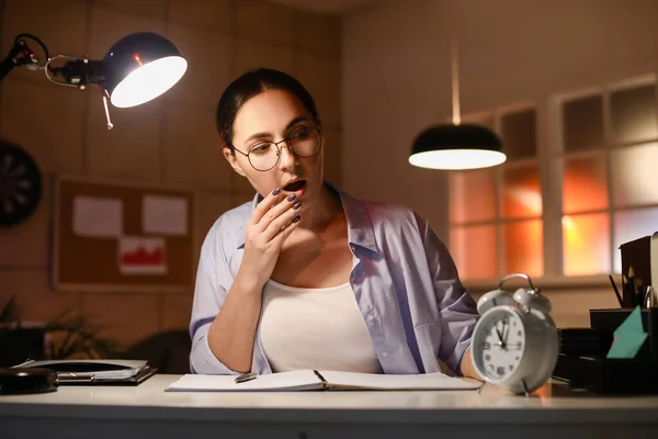 Shocked Woman Working Office Night — Stock Photo, Image