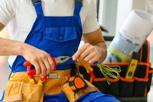 Young Electrician Tools Room — Stock Photo, Image